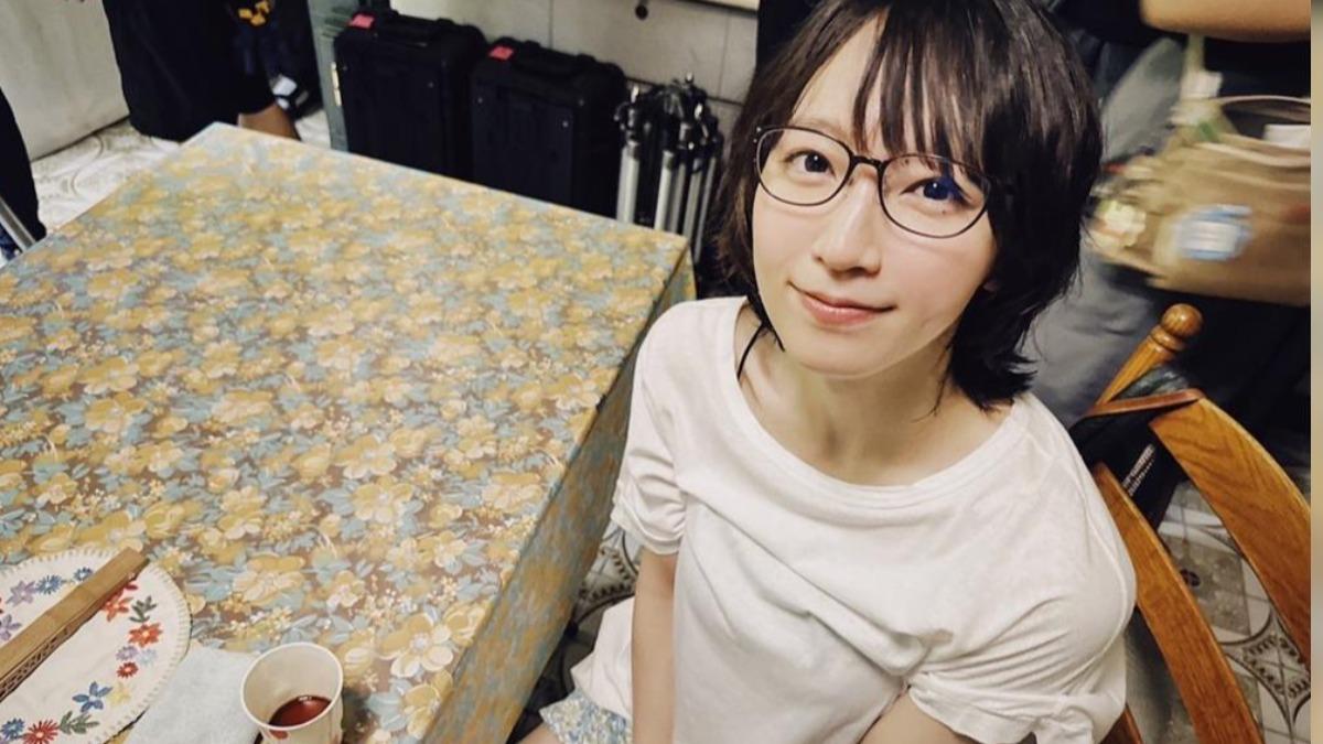吉岡里帆在《九龍大眾浪漫》的短髮扮相相當可愛。(圖/翻攝自IG)
