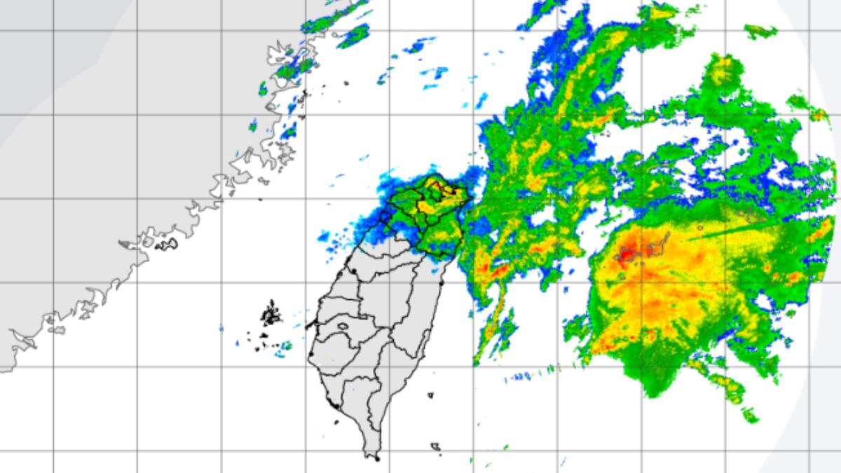 天氣/家門口生成颱風?鄭明典曝「小低壓變颱風」關鍵 豪雨繼續下