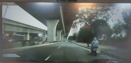 保時捷禮讓砂石車。(圖/TVBS)