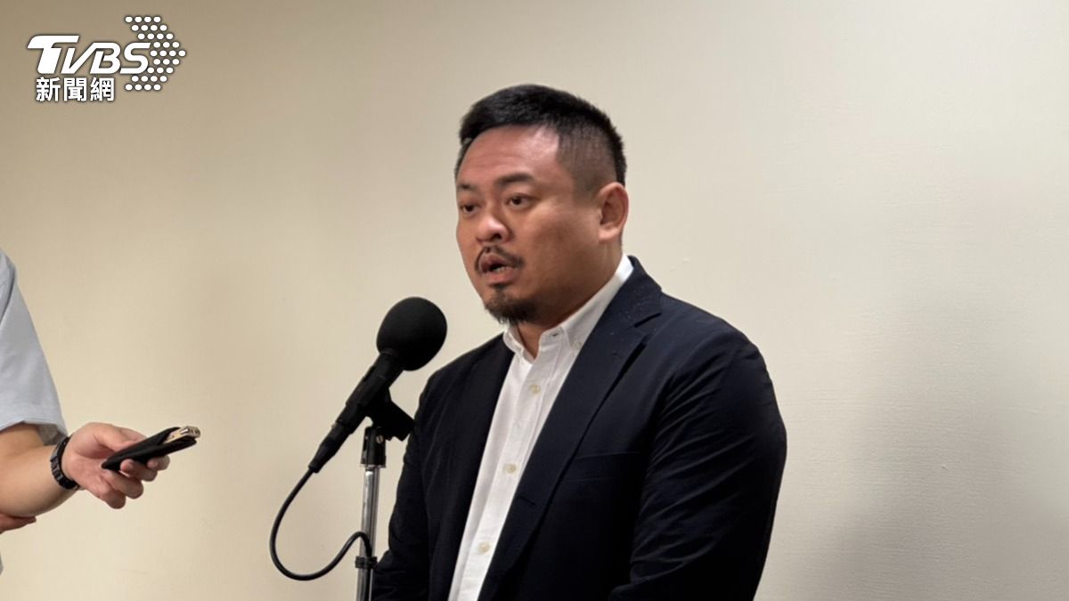 勞動部長洪申翰受訪。(圖/陳怡潔攝)