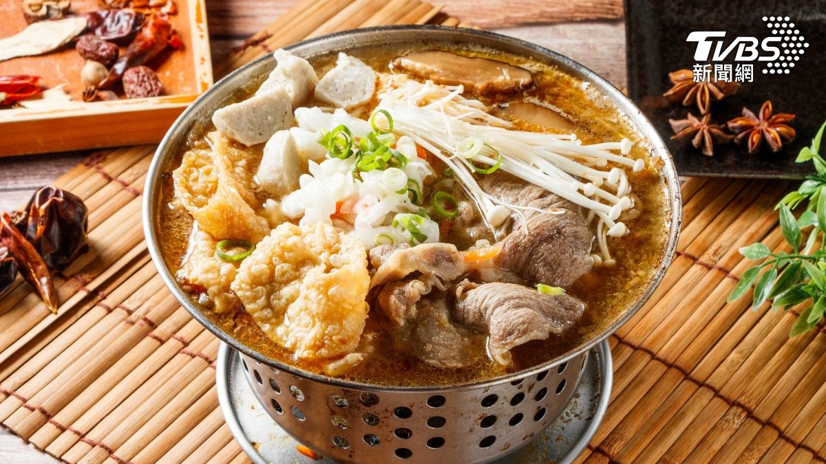 中國一家火鍋店以免費為幌子，誘騙老年人投資養牛專案。(示意圖／shutterstock 達志影像)