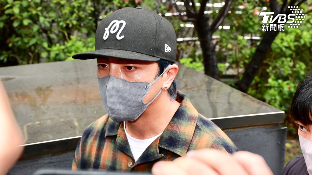 坤達涉逃兵被抓!一票粉絲力挺「現在的他有目共睹」:會等他回來