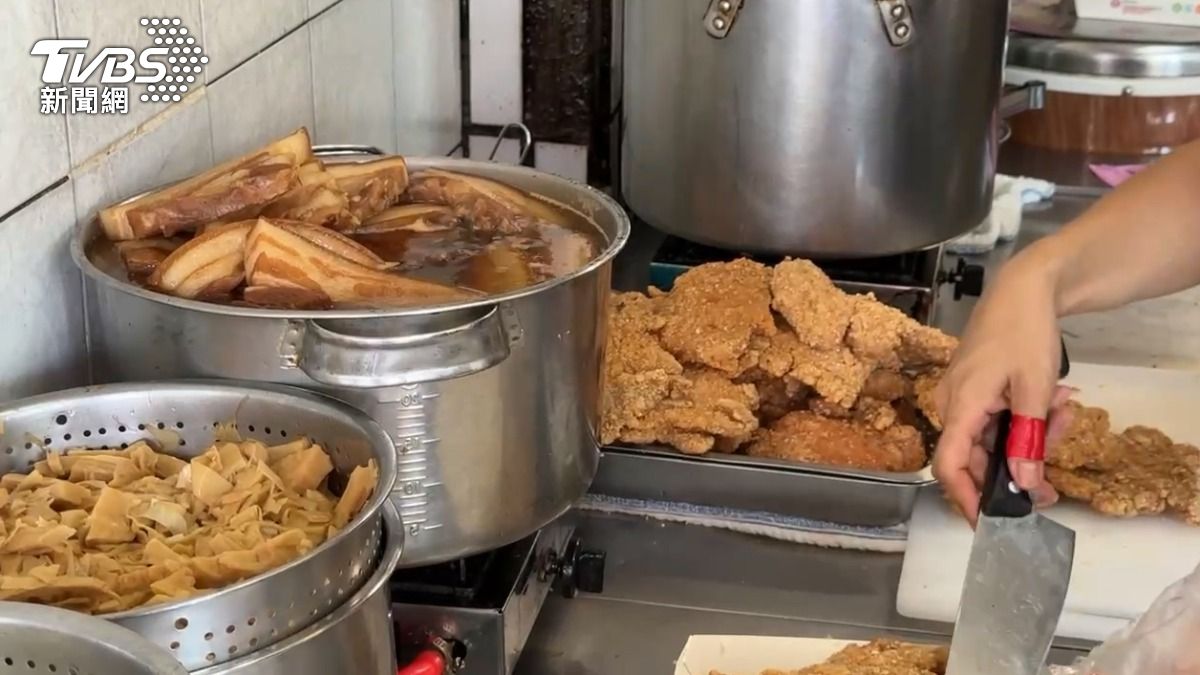 有部份的連鎖餐飲店，使用的是西班牙進口豬，因此不受影響。（圖／TVBS）
