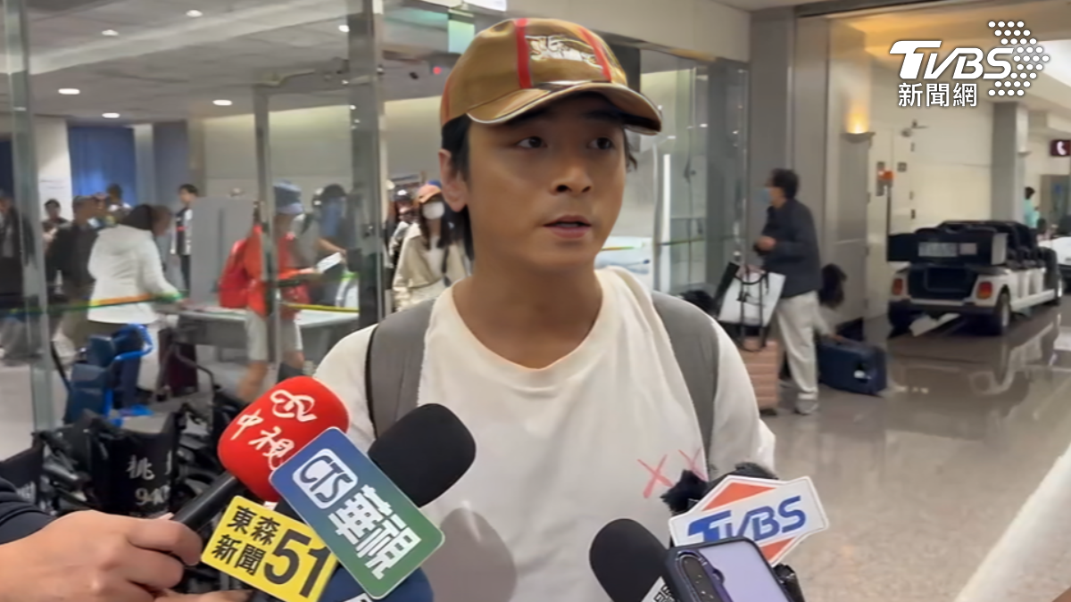 Toro去年陪同坤達返台面對閃兵調查。(圖/TVBS)