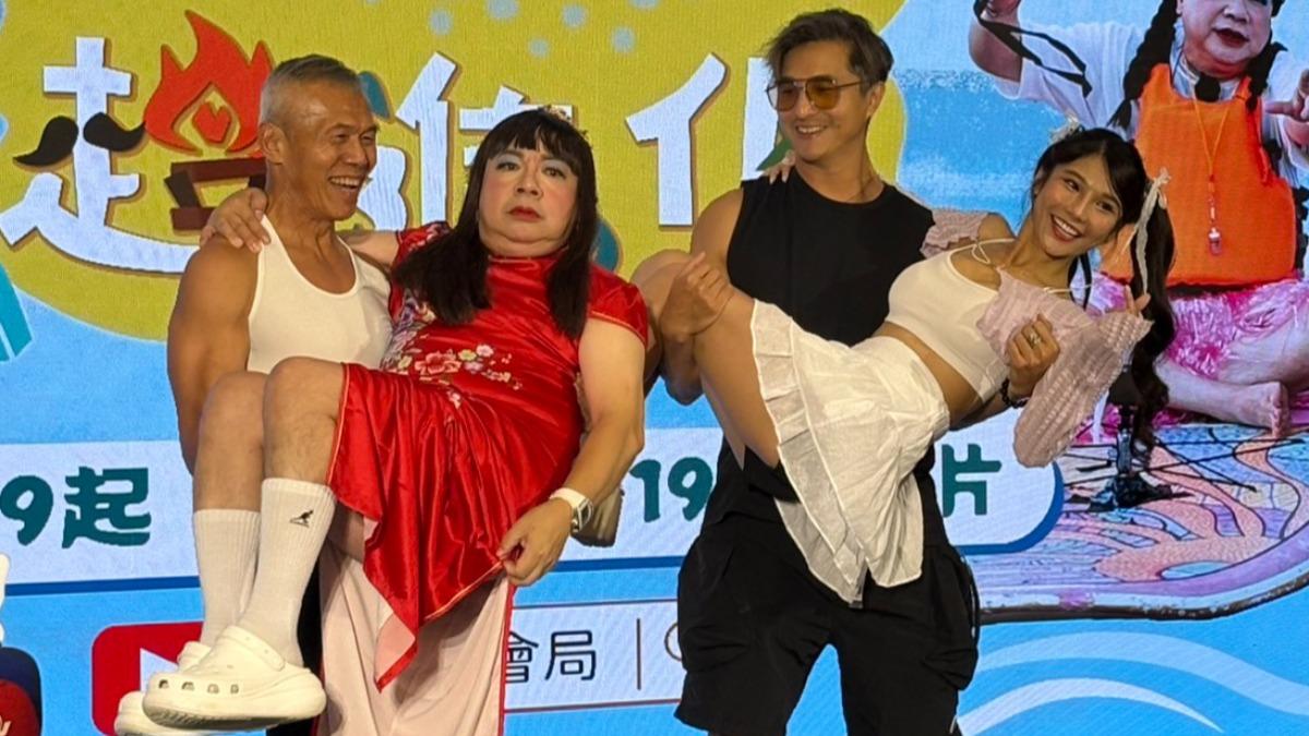 董至成、琳妲分別被長者和王少偉公主抱。(圖/謝毅攝)