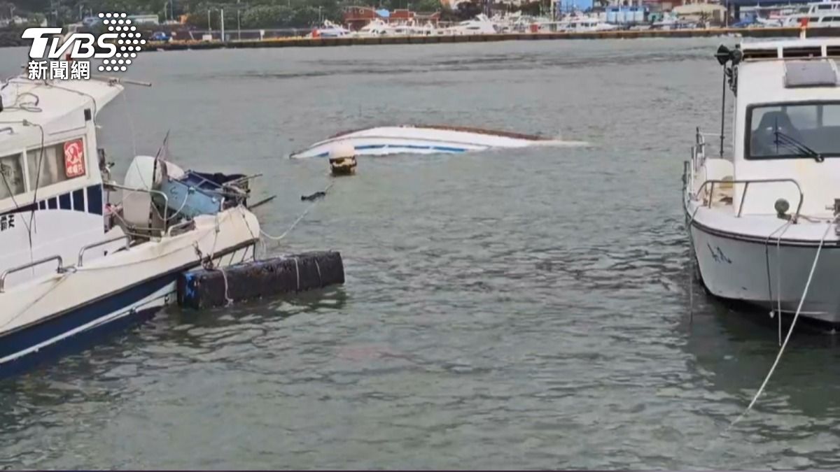 快訊/基隆碧砂漁港長浪越堤!3船沉沒1艘半沉 市府回應了