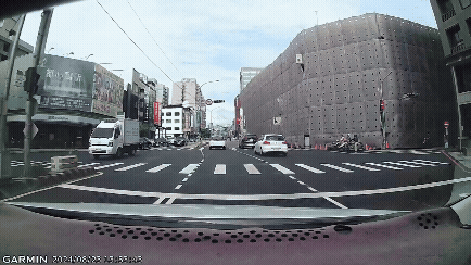 鷹架倒塌瞬間。（圖／Threads a0920376656提供）
