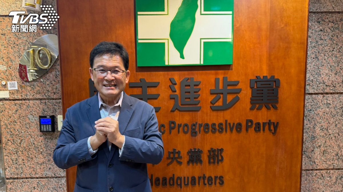 邱建富下午現身中央黨部。(圖/潘袁詩羽攝)