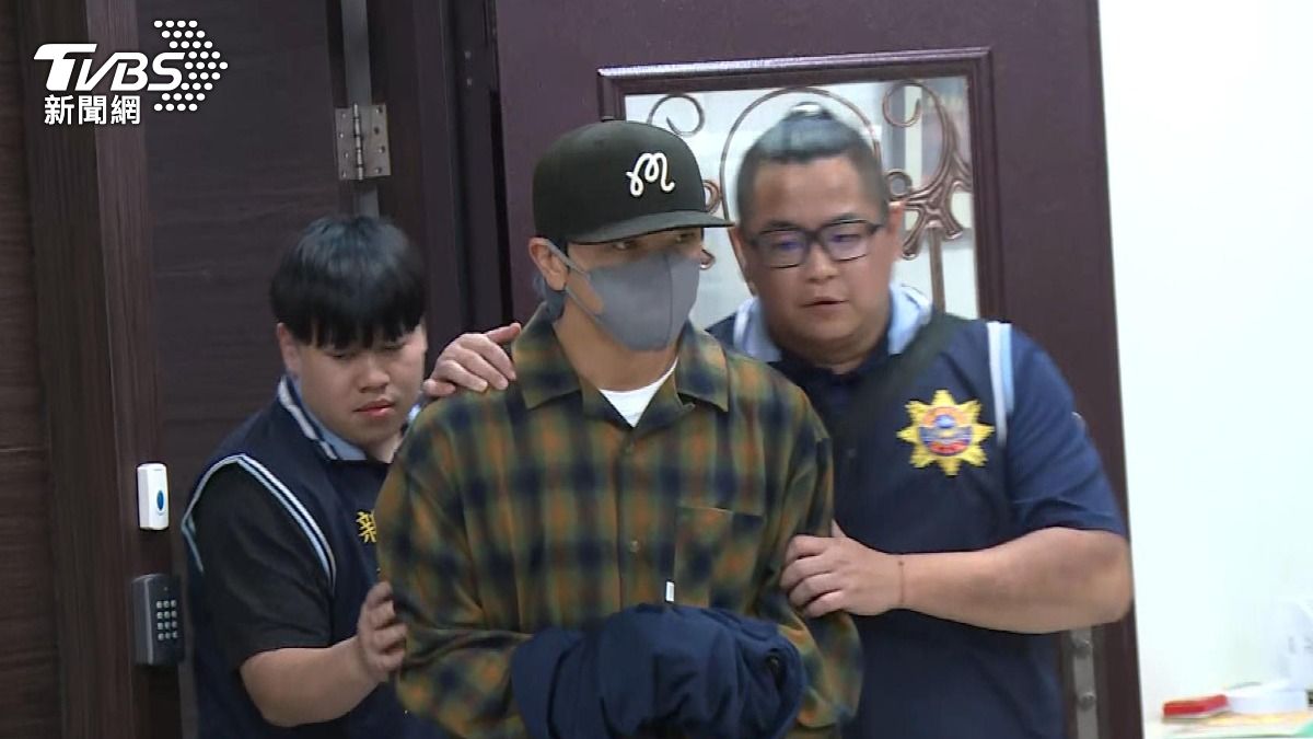 坤達坦承花近30萬元逃兵役，訊後50萬交保。 (圖／TVBS)