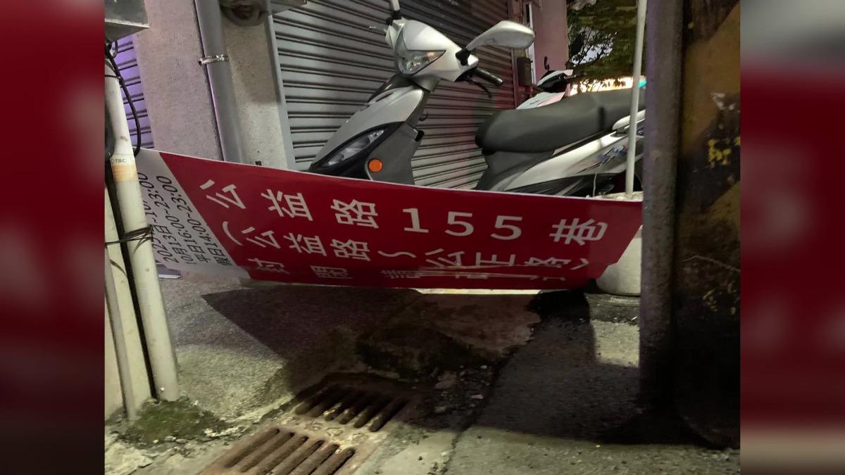 級強風肆虐西部沿海！台中交通看板「直擊騎士」險釀禍。(圖／民眾提供)