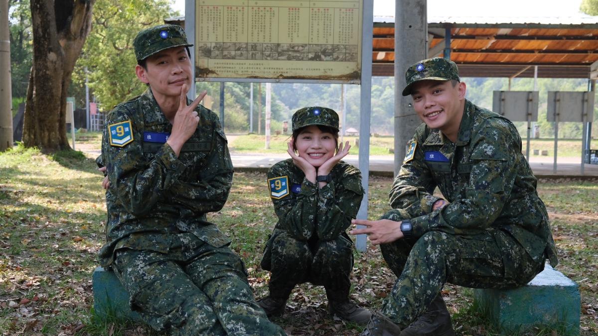 黃鐙輝(左起)、雲朵姐姐、陳樞育有別訓練時的嚴肅,也有可愛的一面。(圖/台視提供)