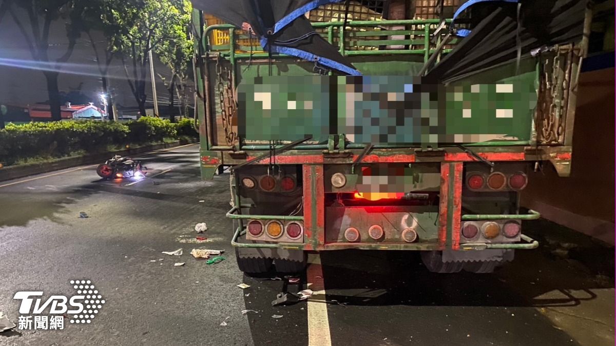 高雄翁騎車閃違停大車自撞亡 同居30年老伴哭斷魂求真相