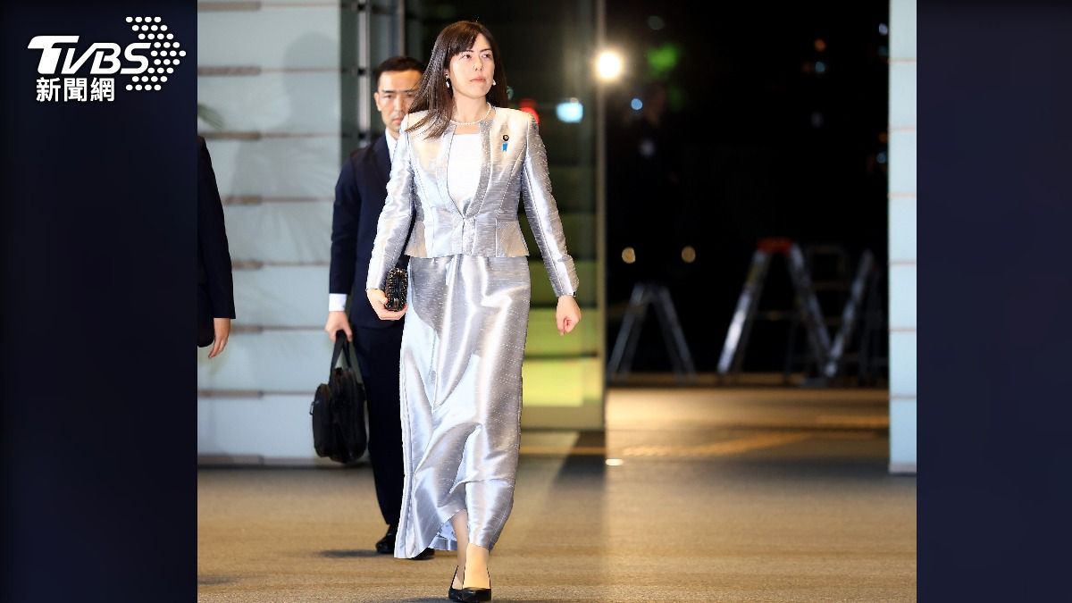 小野田紀美穿高跟鞋身高將近180公分，感嘆很難找到合適禮服。（圖／達志影像美聯社）
