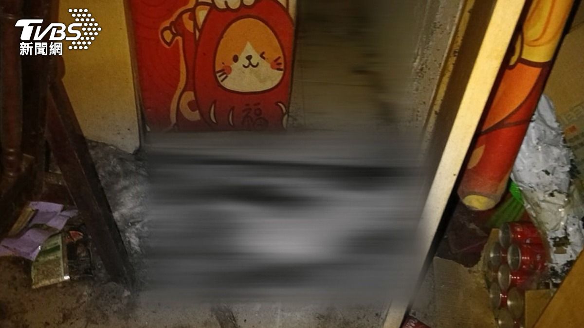 高雄鼓山一名房東發文控訴，租客在租約未到期搞失聯，餓死了三隻貓和一隻狗，租客擺爛不管。（圖／翻攝爆料公社）