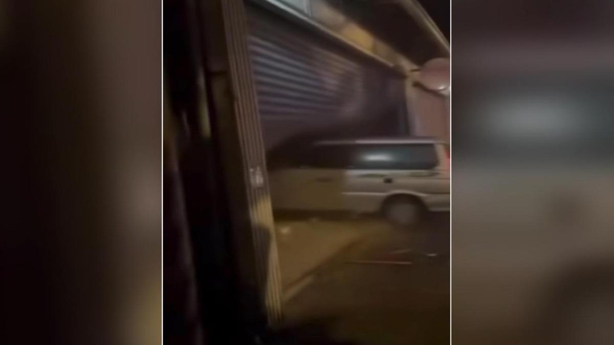 黑幫砸店畫面曝光!休旅車猛撞「棍棒橫飛」 攏絡未成年人手法揭露。(圖/民眾提供)