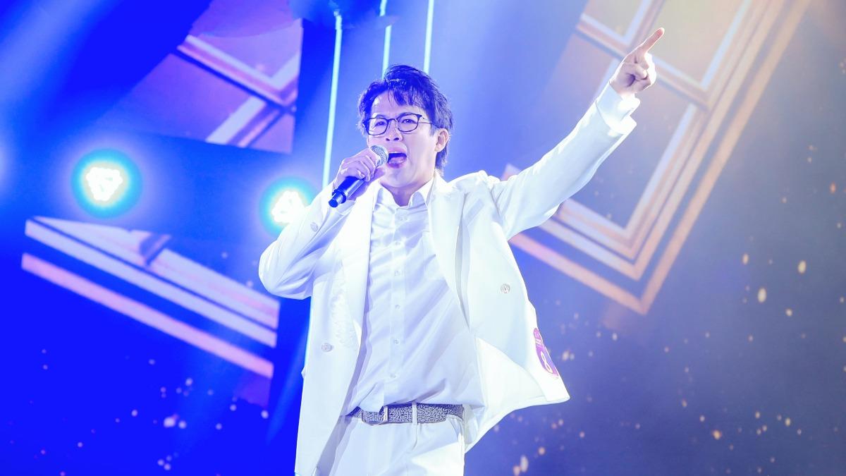 陳思瑋以〈絕對拼到底〉勇奪2025世界閩南語金曲盛典總決賽冠軍。(圖/世界閩南語金曲盛典組委會提供)