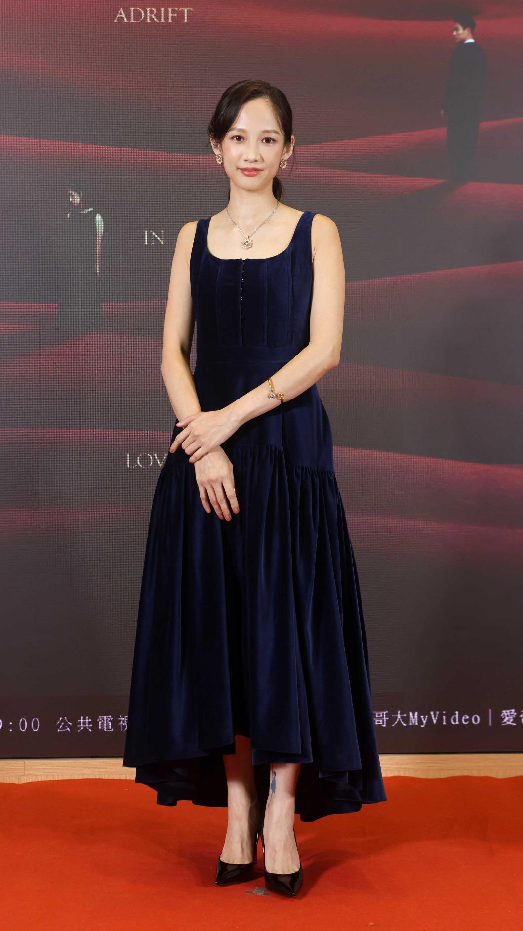 簡嫚書認為愛是兩面刃,可以讓人浮起來或沉到海裡。(圖/公視提供)