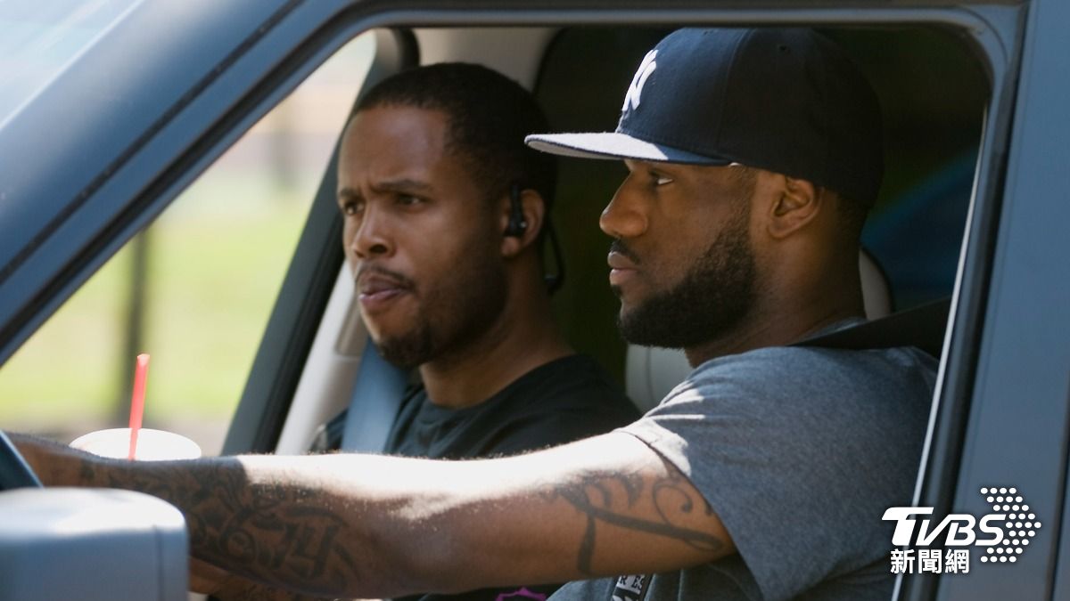 詹姆斯（LeBron James）及瓊斯（Damon Jones）。（圖／達志影像美聯社）