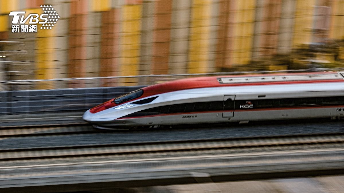 雅萬高鐵 2023 年 10 月通車至今，收入比預估少 80 ％，導致印尼虧損嚴重。（圖／達志影像shutterstock）