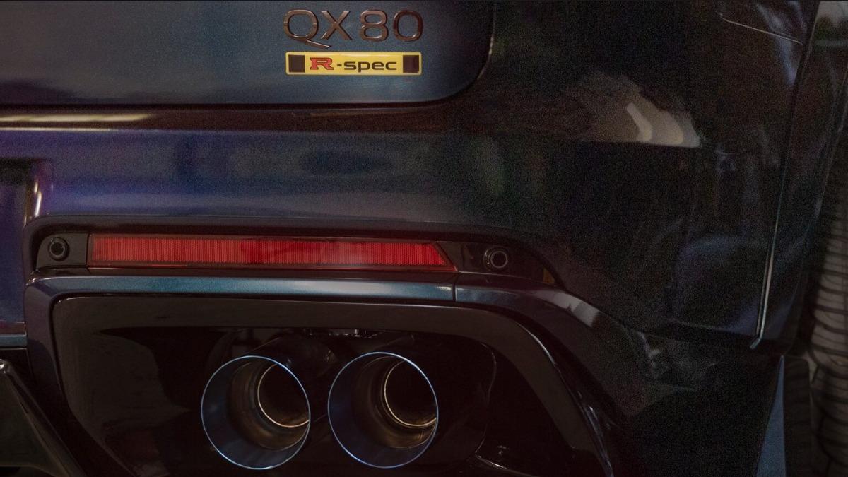 目前Infiniti僅公佈QX80 R-spec車尾銘牌與大口徑的排氣尾管。（圖／Infiniti提供）