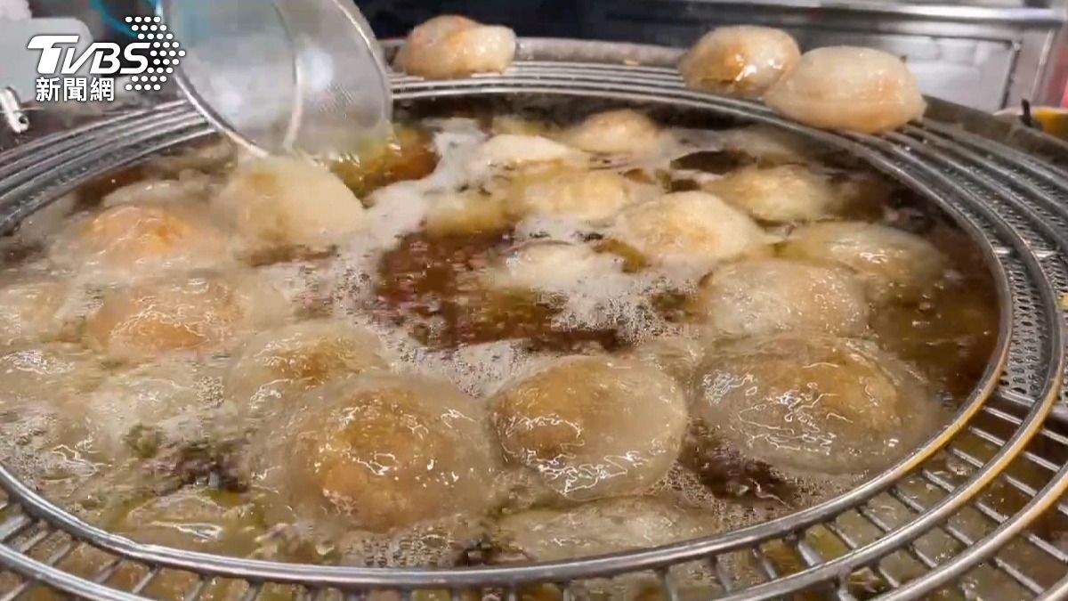 肉圓的靈魂——內餡也受到豬肉供應量減少的影響,連假賣完後就要面臨斷炊的問題。(圖/TVBS)