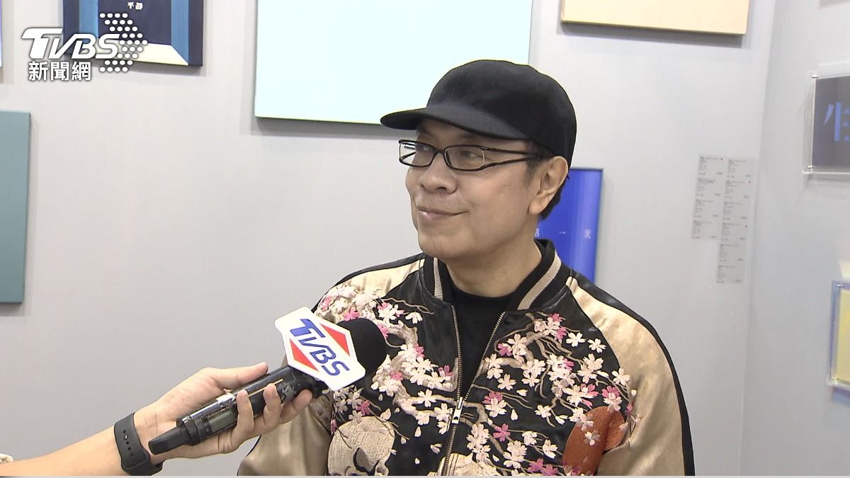 蔡康永現身台北藝術博覽會。(圖/TVBS)
