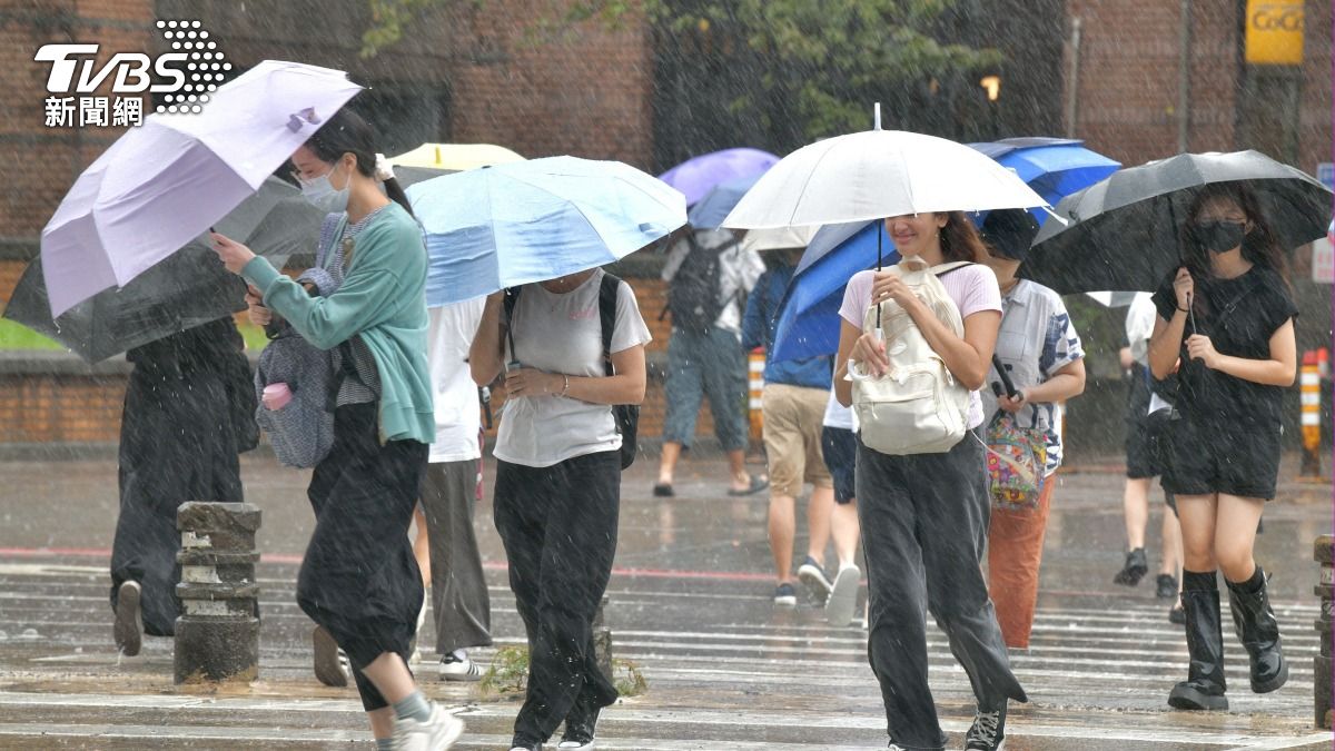 天氣/東北季風持續影響!北、東光復連假濕涼 「雨勢減緩」時間曝