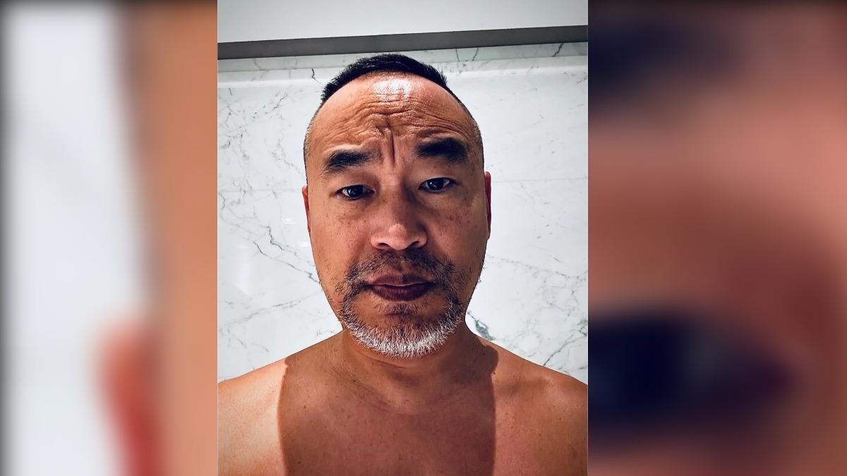 黃立成曬裸身照否認買陶朱隱園,被虧投資慘賠脫光光。(圖/翻攝自麻吉大哥Threads)