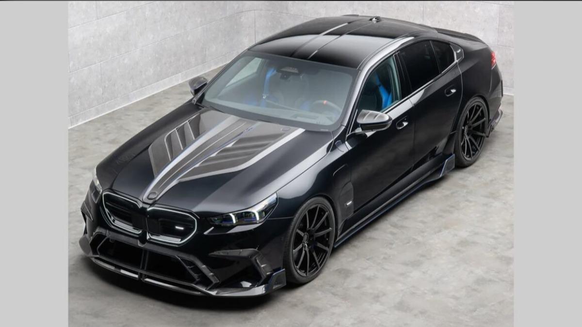 德國改裝品牌Mansory退出全新G90 M5改裝車款，全車以碳纖維及誇張空力套件展現風格。（圖／Mansory提供）