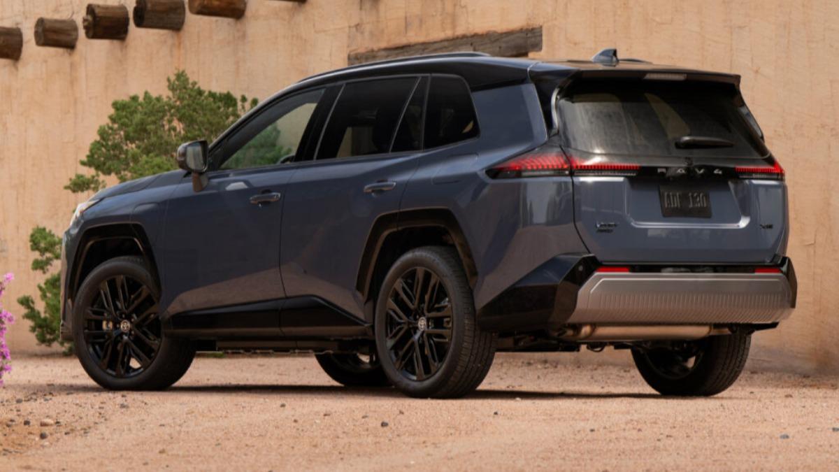 Toyota透露RAV4 Hybrid將在12月美國經銷商。(圖/Toyota提供)