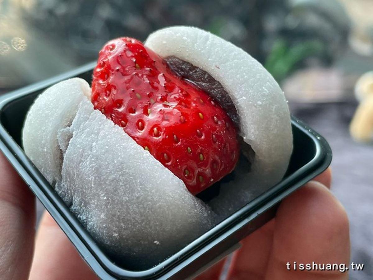 冬季限定的草莓大福，口感清爽不甜膩。（圖／TISS玩味食尚）