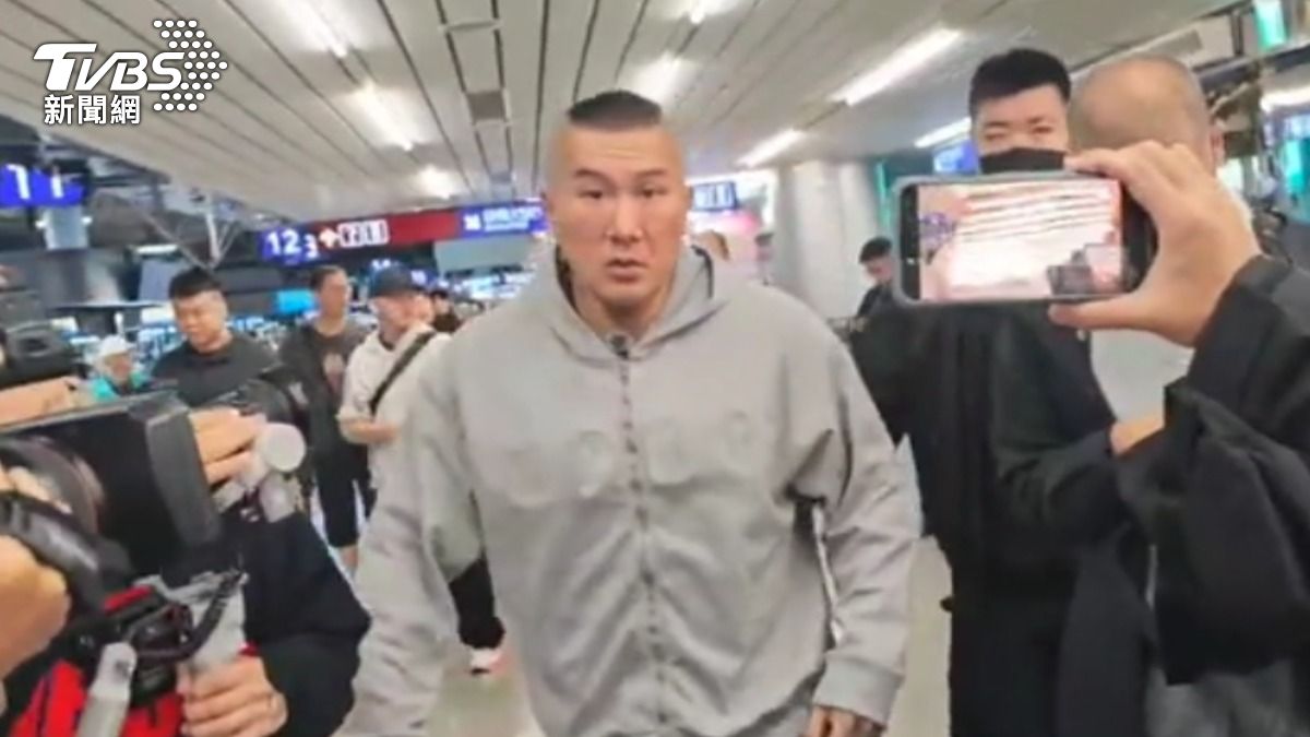 網紅館長陳之漢，25號下午搭機前往北京，並透露12天的訪陸行，也將前往廈門，為總統賴清德「尋根」。(圖/TVBS)