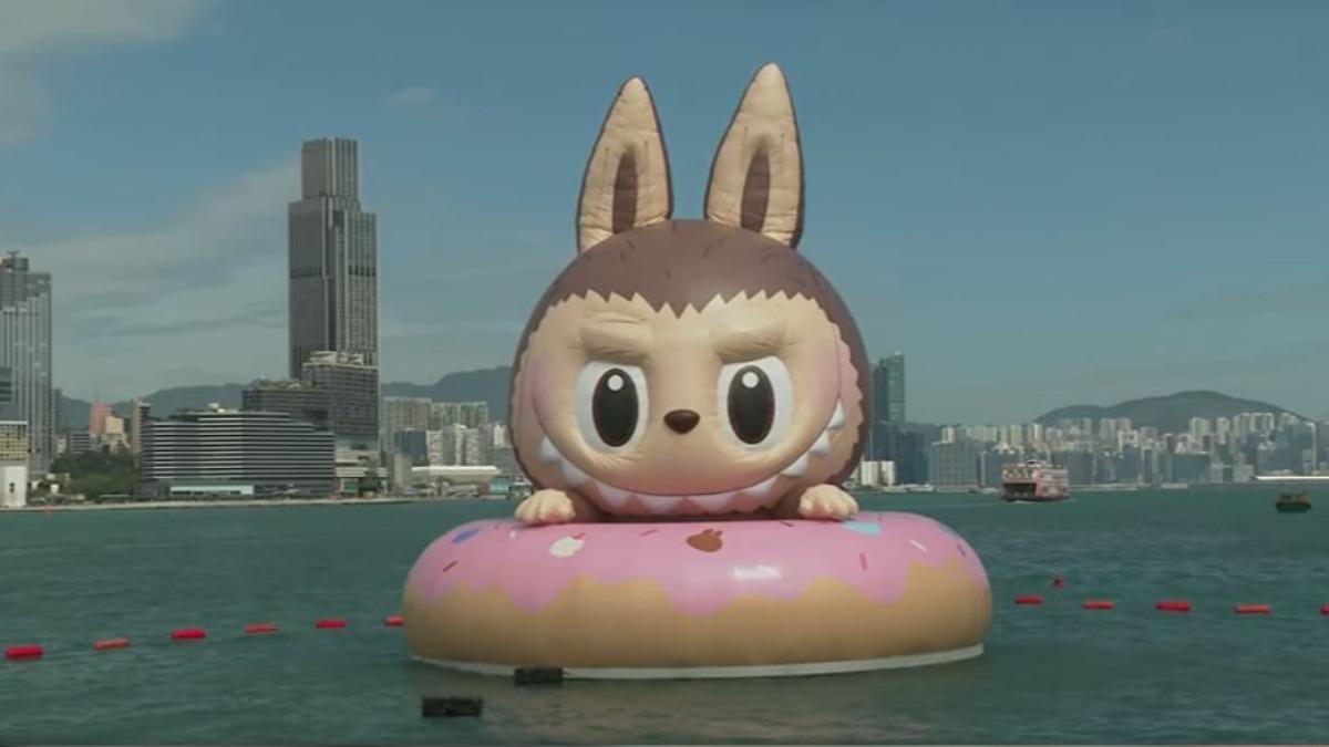 全球首創 LABUBU、哆啦A夢等四大人氣IP齊亮相維港。(圖/TVB)