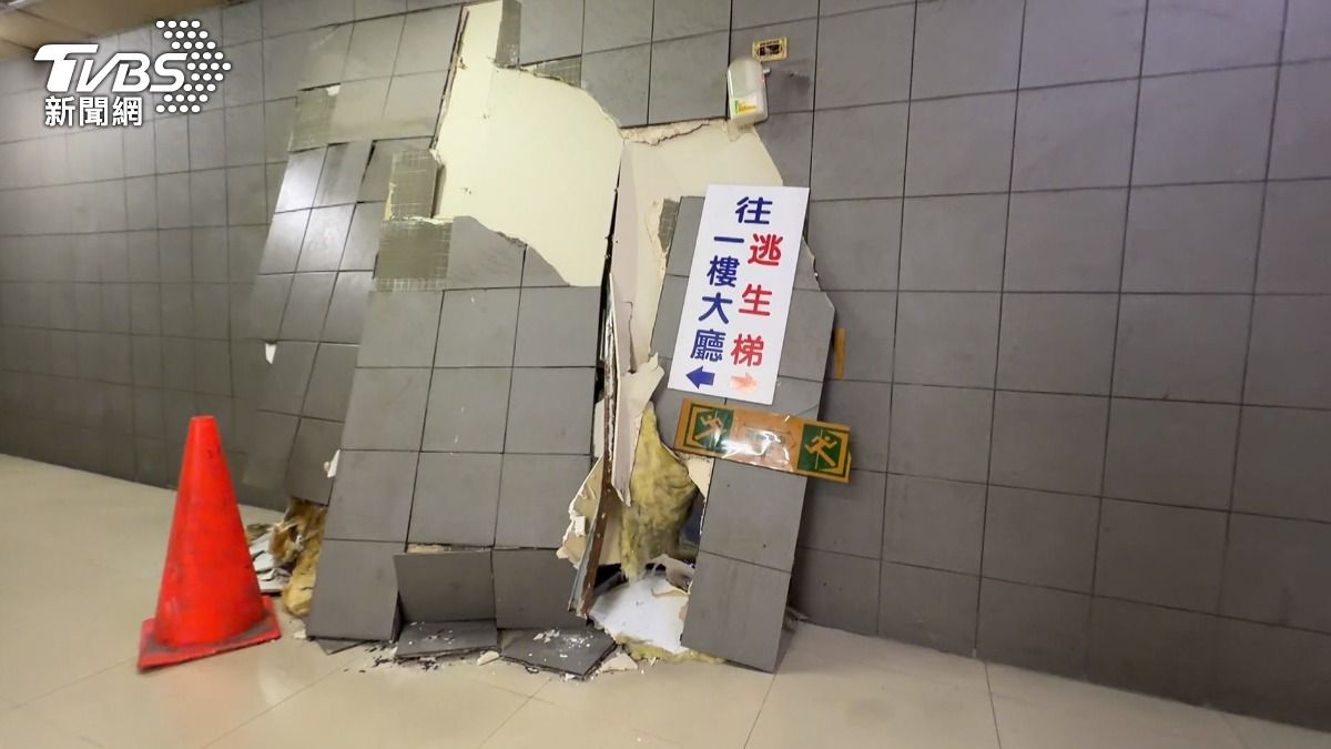 管理單位只能先在現場擺放三角錐作為警示。(圖/TVBS)