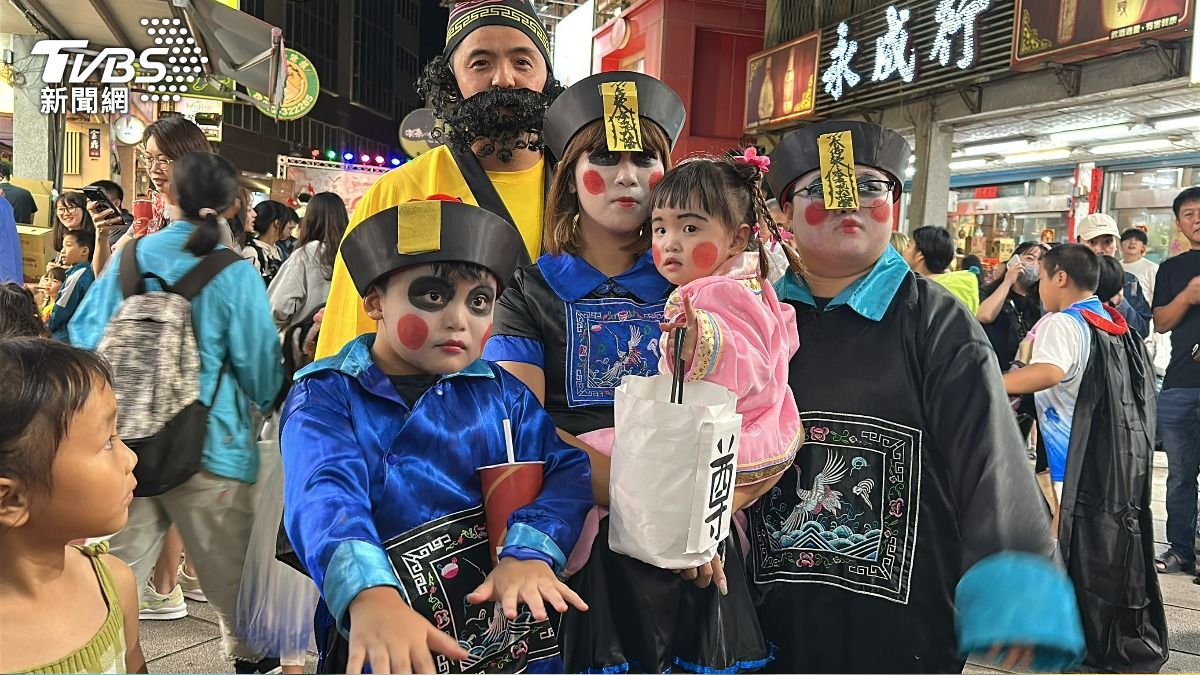 大小朋友精心裝扮狂歡萬聖節嘉年華。（圖／程子奕攝）