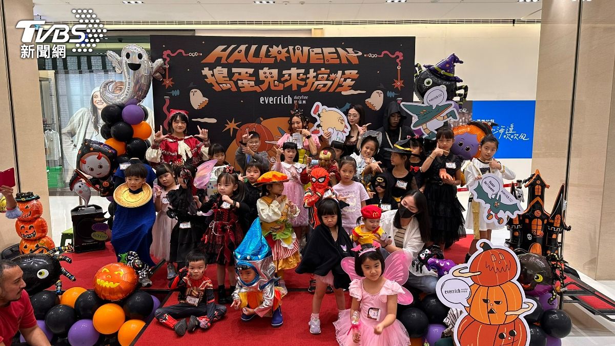 父母精心把孩子裝扮成各式角色。(圖/程子奕攝)
