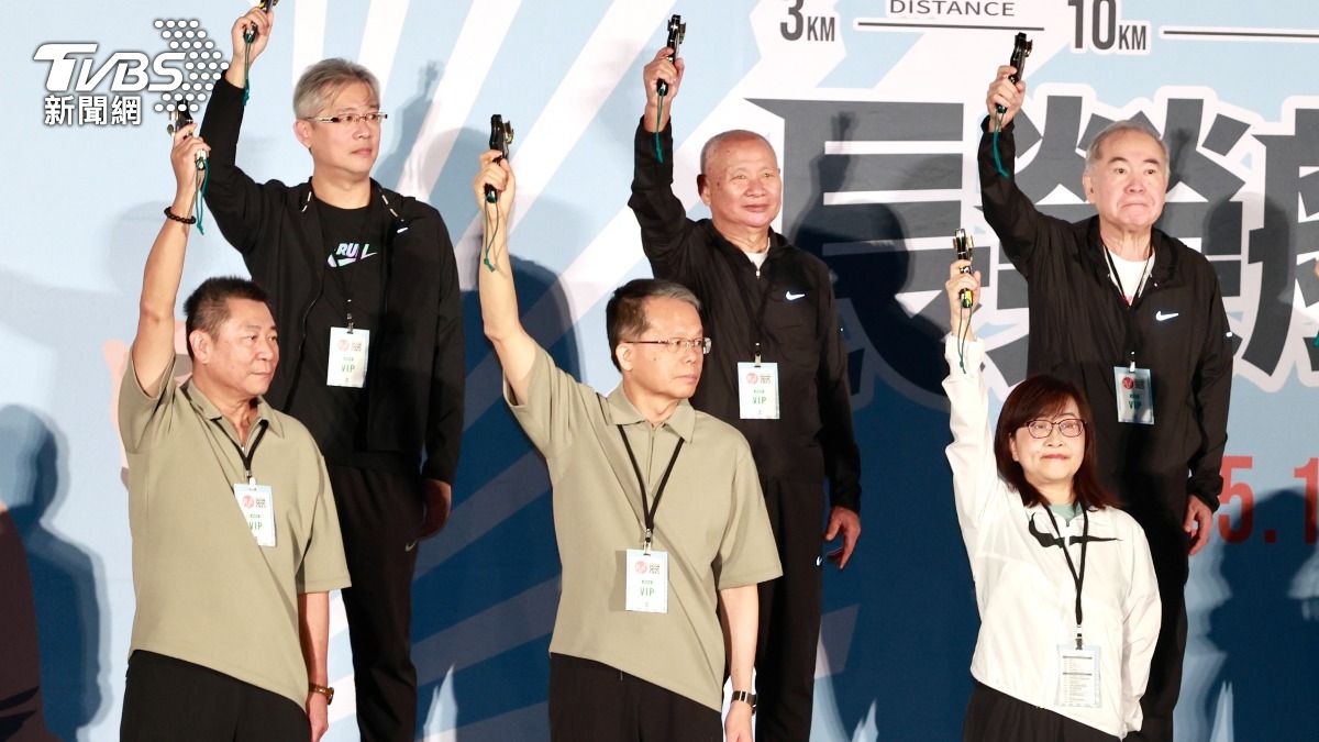 長榮航空馬拉松今日舉行，長榮航空總經理孫嘉明等高階主管都有出席。（圖／華子琛攝）
