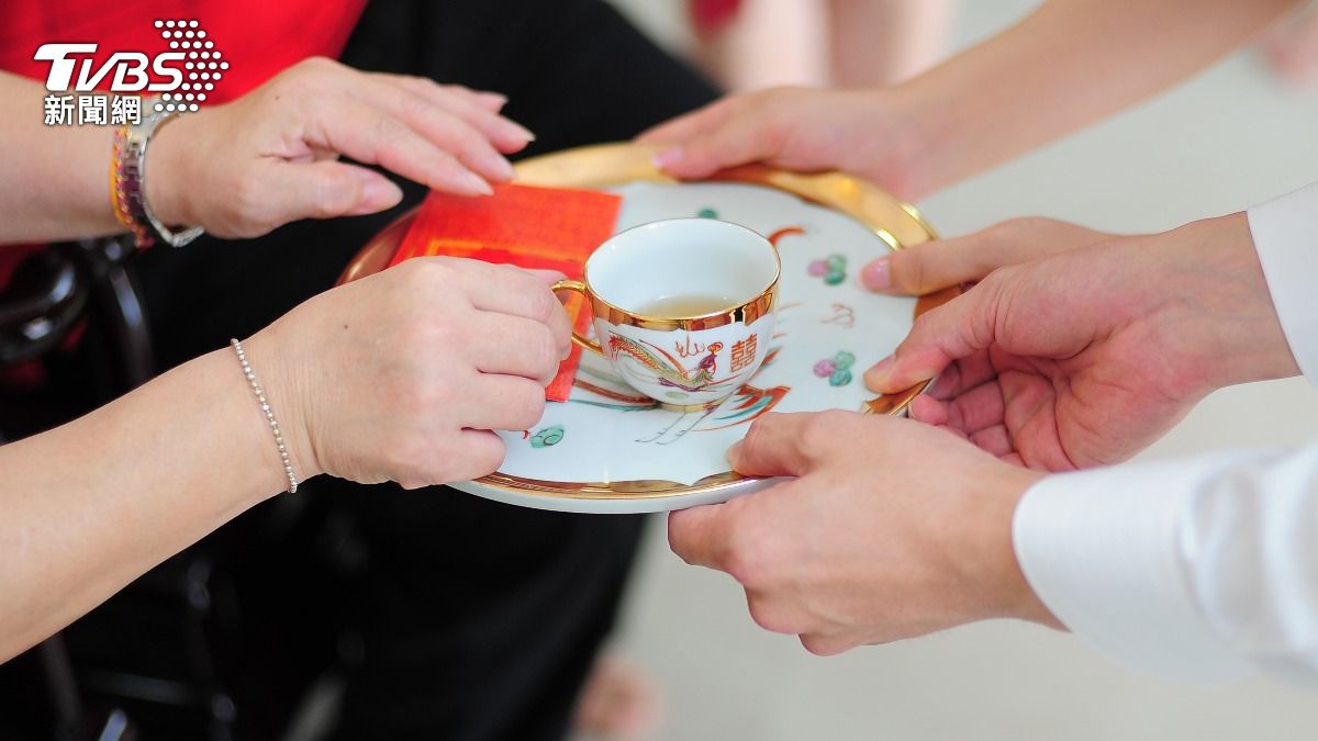 不是長輩給?準婆婆要求「奉茶準備6個紅包」 網直呼:快跑啊