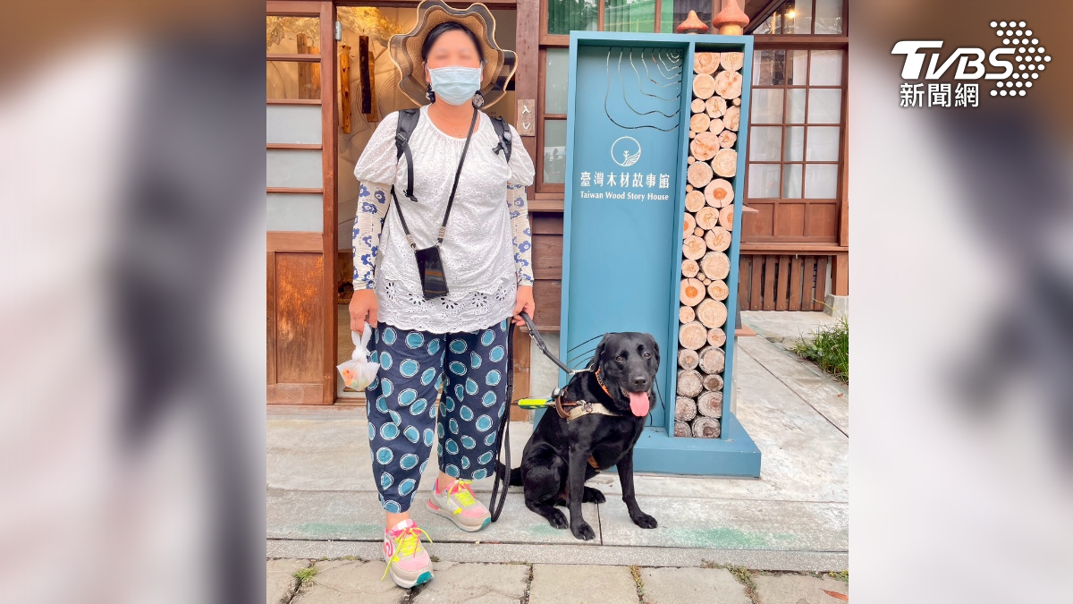 視障理療師連惠蘭在連假期間帶著導盲犬前往關子嶺「台灣木材故事館」參觀時，竟遭志工拒絕入內並遭受言語羞辱。（圖／民眾提供）