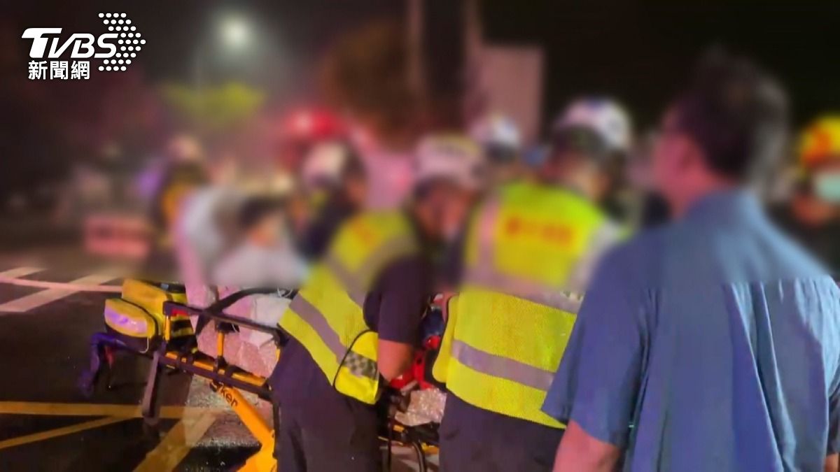 火舌猛竄爆炸聲不斷 9人燒燙傷送醫治療。(圖/TVBS)