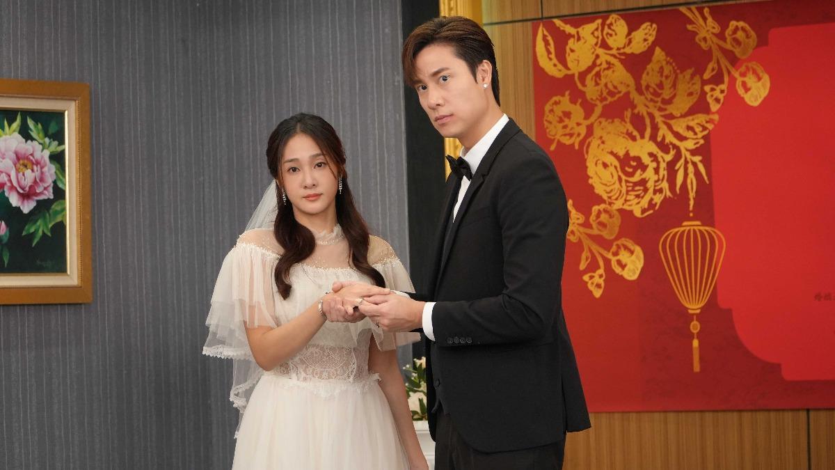 劉書宏(右)逼婚邱子芯。(圖/三立提供)