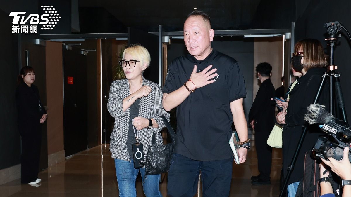 李明依出席楊祐寧爸爸追思會。(圖/趙世平攝)