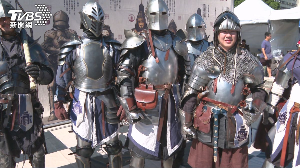 世紀帝國真人版!鈴蘭通納涼祭驚見「多國古代戰士」 一身裝備最貴破10萬。(圖/TVBS)