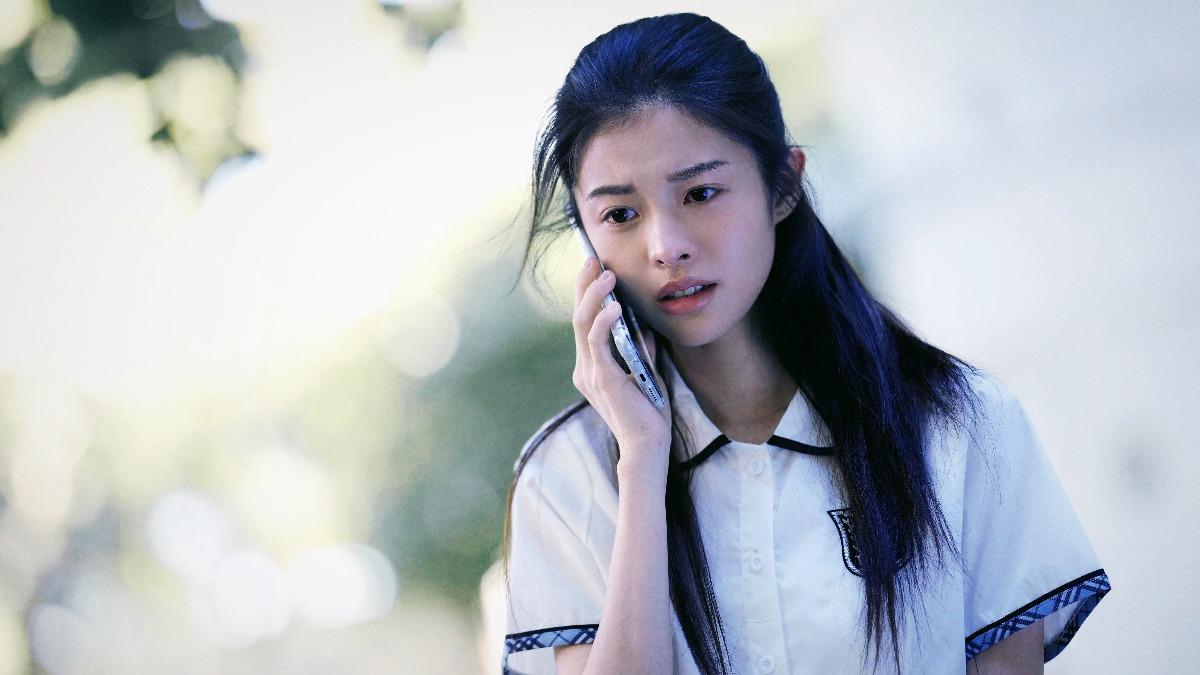 詹子萱詮釋內向害羞的雙胞胎妹妹。(圖/Hami Video提供)