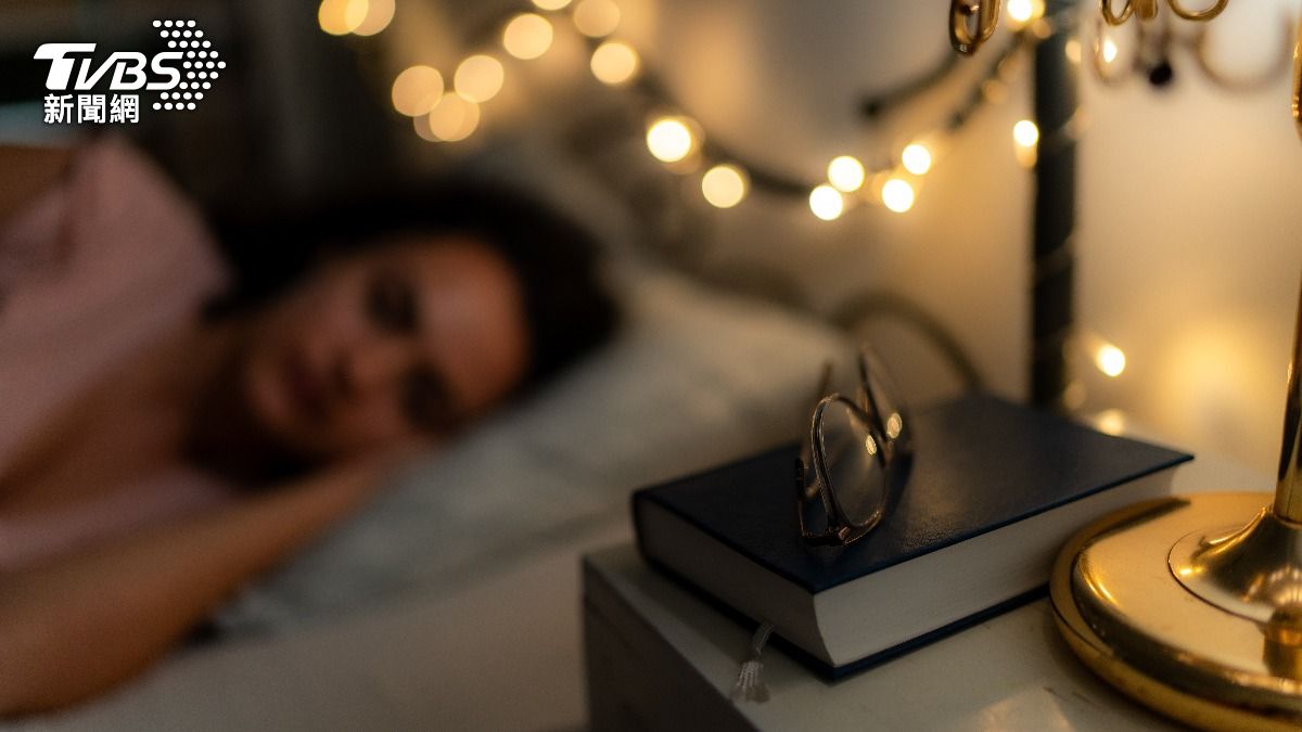 睡眠不足或睡眠品質不佳會導致慢性高血壓。(示意圖/shutterstock達志影像)