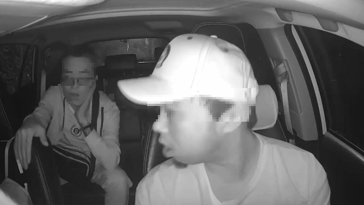 陳姓乘客與司機發生激烈口角。(圖/翻攝爆料公社)