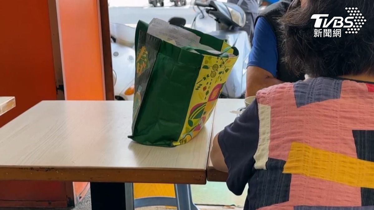 台灣人習慣將包包留在座位上，但很容易讓，會動歪腦筋的人有機可乘，民眾還是要多加小心（圖／TVBS）