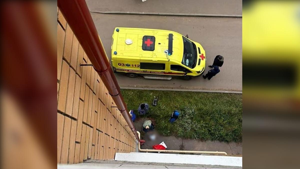 俄羅斯有個新生兒疑似被親姊姊丟出窗外、墜地慘死。(圖/翻攝自Daily Mail)
