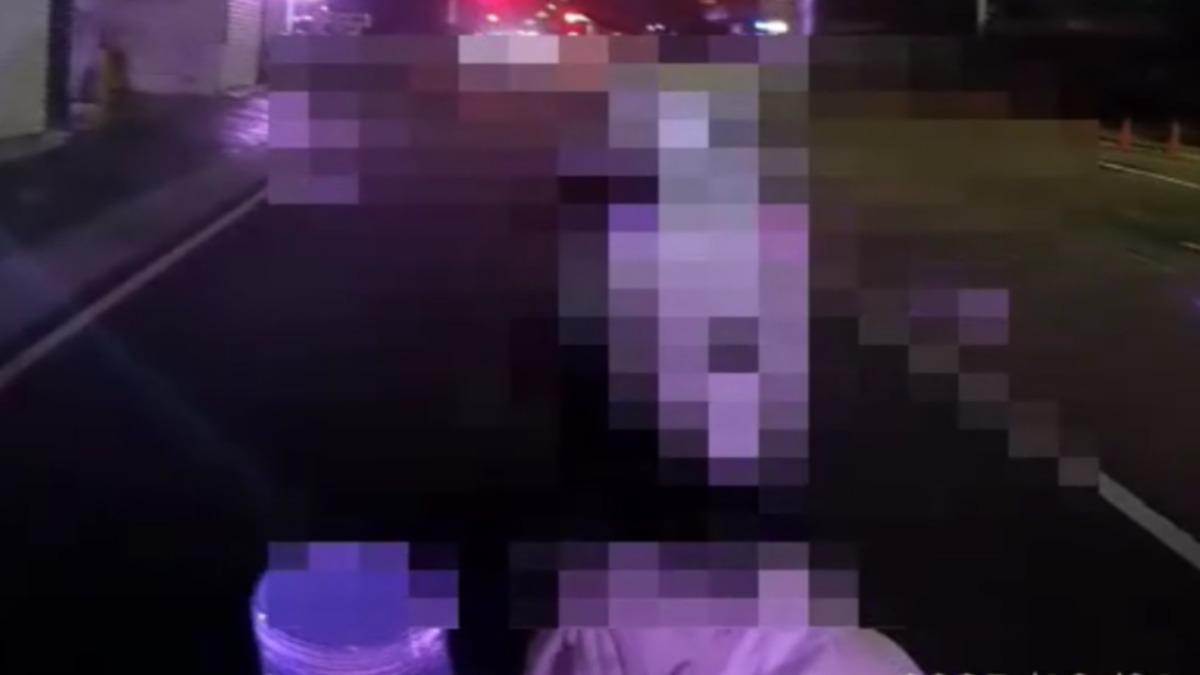會被家人罵，騎士酒駕向警淚喊不要不要。（圖／警方提供）