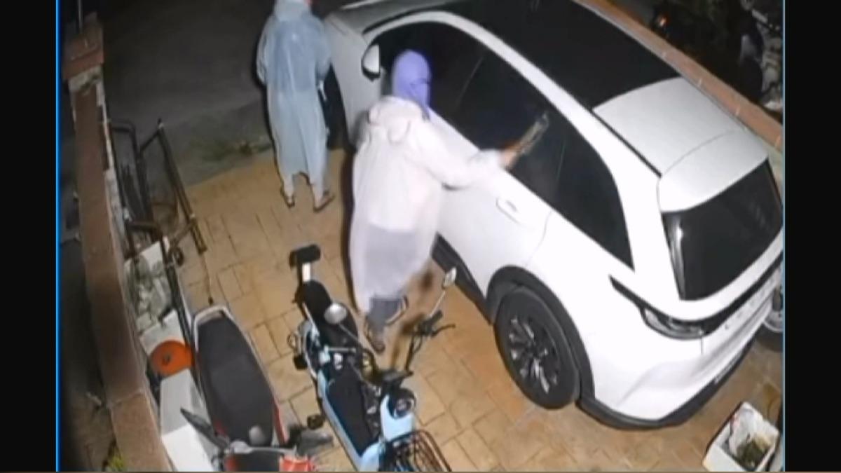 苗栗男一年被砸4次車!「兩包緊緊人影」持鐵鎚闖門前 疑鄰居糾紛。(圖/民眾提供)